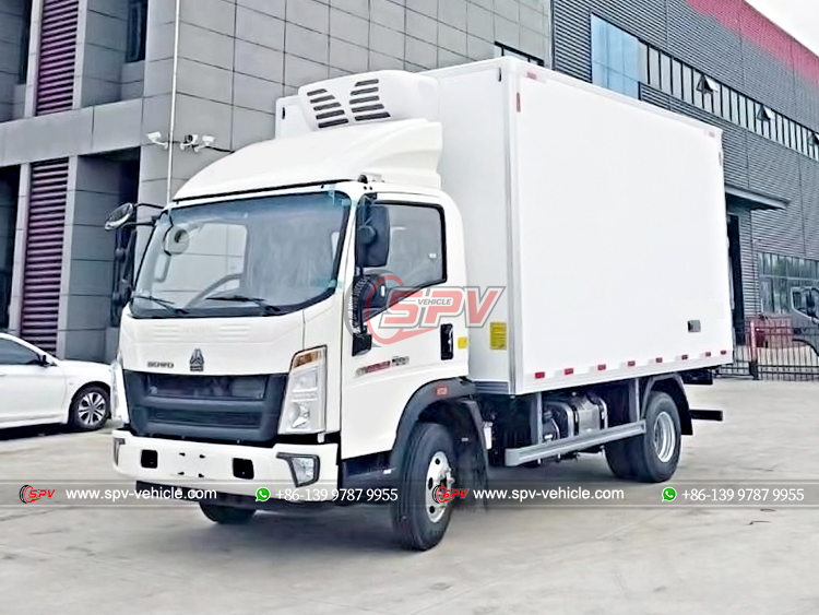Sinotruk Freezer Van Truck - Front Left Side